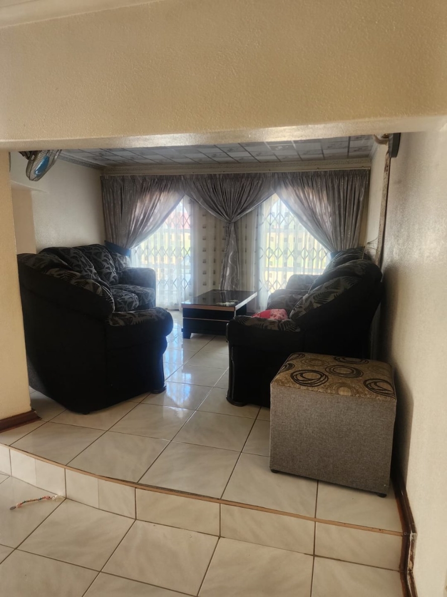 6 Bedroom Property for Sale in Manzil Park North West